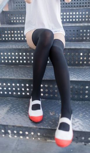 两对小夫妻同租一间房子_日本成人在线